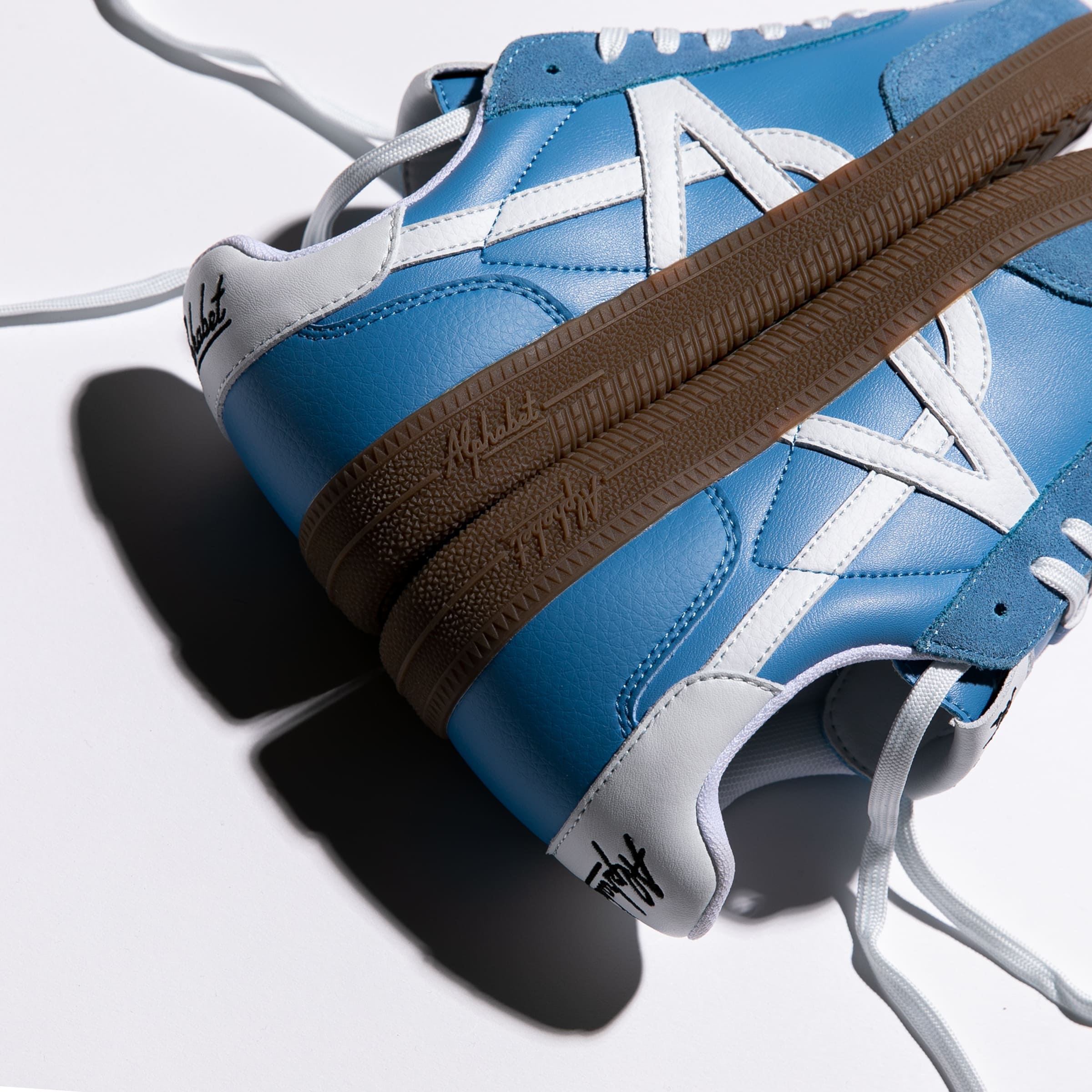 MONTEREY 301 BLUE / WHITE — Side